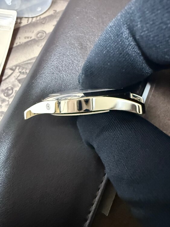 パテックフィリップ カラトラバ 6000G-01（高級時計）の商品画像 - 査定依頼日：2025年4月9日 - 最高査定価格：2,600,000円