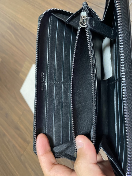 JIMMY CHOO CARNABY（ブランド財布・小物）の商品画像 - 査定依頼日：2025年7月30日 - 最高査定価格：2,000円