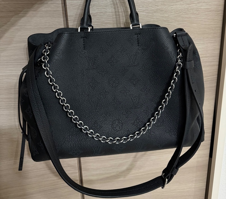 LOUIS VUITTON マヒナ ベラ トート ブラック（ブランドバッグ）の商品画像 - 査定依頼日：2026年10月7日 - 最高査定価格：350,000円
