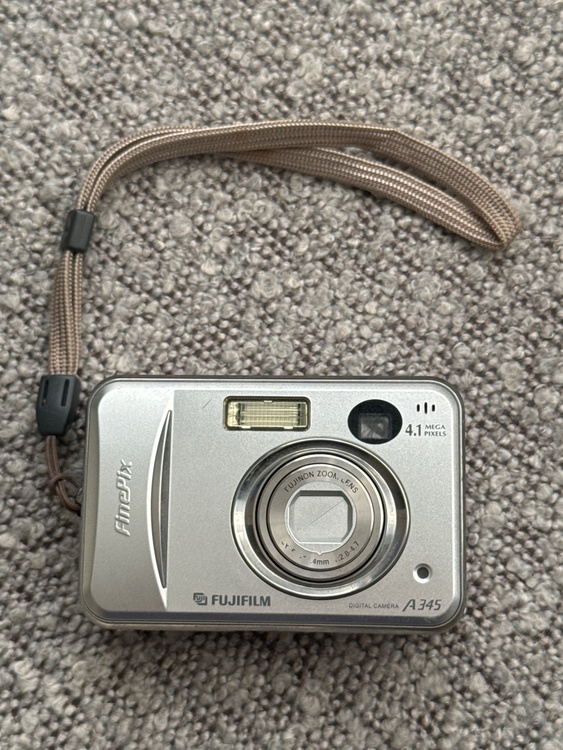 FinePix（カメラ）の商品画像 - 査定依頼日：2026年4月1日 - 最高査定価格：3,000円