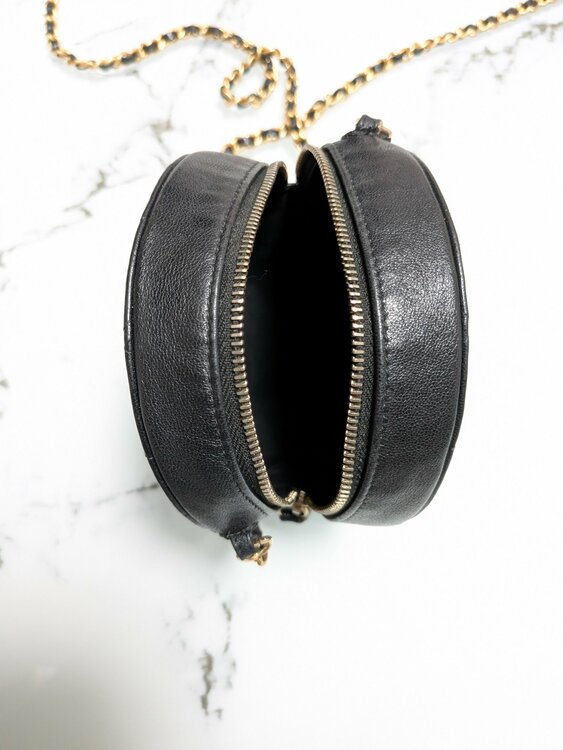 CHANEL マトラッセ ラウンド チェーンショルダー ミニ バッグ レザー ゴールド金具（ブランドバッグ）の商品画像 - 査定依頼日：2026年8月31日 - 最高査定価格：100,000円