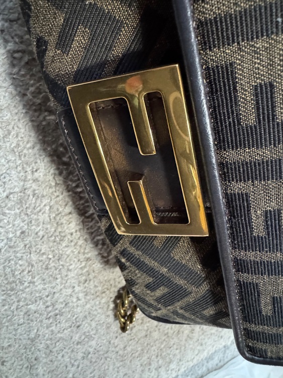 フェンディ  （ブランドバッグ）の商品画像 - 査定依頼日：2025年11月27日 - 最高査定価格：160,000円