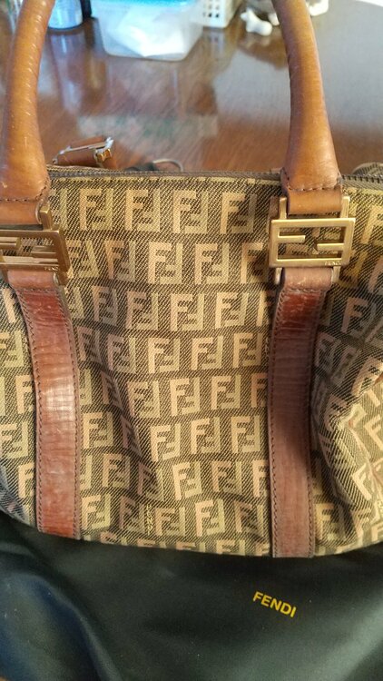 フェンディ  （ブランドバッグ）の商品画像 - 査定依頼日：2026年3月9日 - 最高査定価格：25,000円