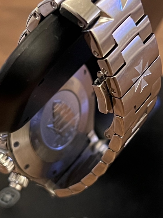 ヴァシュロン コンスタンタン オーヴァーシーズ （高級時計）の商品画像 - 査定依頼日：2026年2月19日 - 最高査定価格：3,000,000円