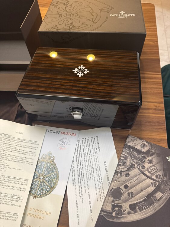 パテックフィリップ ノーチラス 5712/1a（高級時計）の商品画像 - 査定依頼日：2025年3月27日 - 最高査定価格：15,200,000円