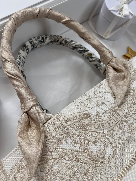 ディオール  （ブランドバッグ）の商品画像 - 査定依頼日：2025年3月13日 - 最高査定価格：230,000円