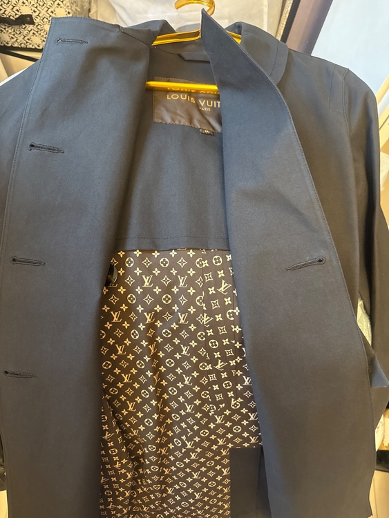 ルイヴィトンマッキントッシュコート（古着・ファッション）の商品画像 - 査定依頼日：2025年10月1日 - 最高査定価格：20,000円