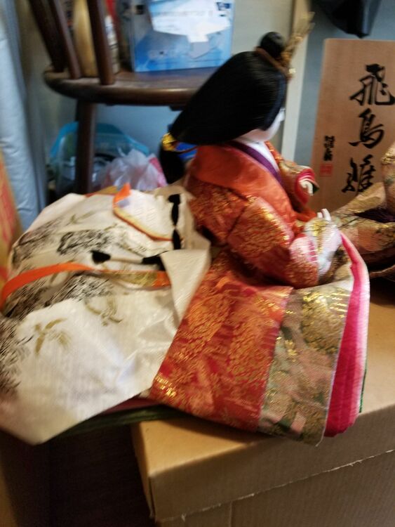 7段飾りの雛人形（美術品・骨董品）の商品画像 - 査定依頼日：2025年9月25日 - 最高査定価格：2,000円