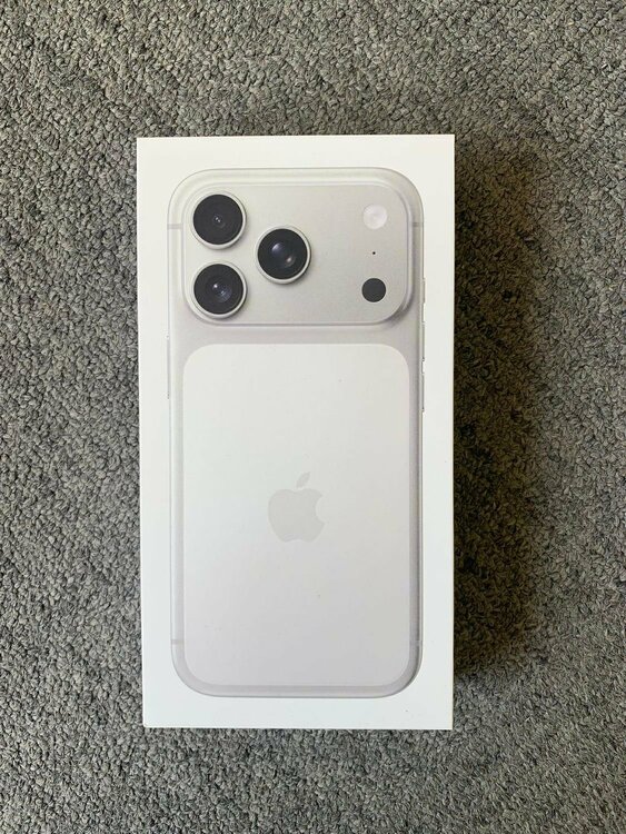 iPhone iPhone 17 Pro Max 1TB SIMフリー（スマホ）の商品画像 - 査定依頼日：2026年6月24日 - 最高査定価格：262,000円