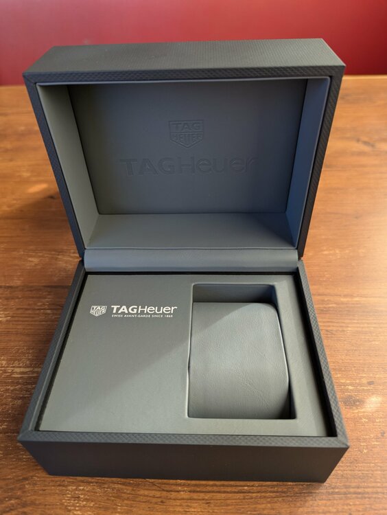 タグホイヤー カレラ CV201AJ.BA0715A（高級時計）の商品画像 - 査定依頼日：2026年2月18日 - 最高査定価格：210,000円