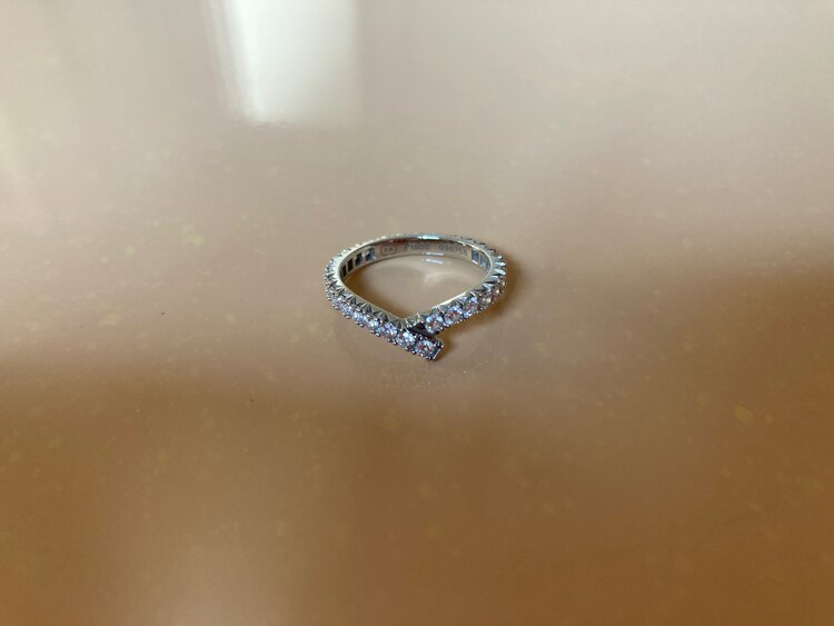 ハリーウィンストン　リボン・バンドリング（宝石）の商品画像 - 査定依頼日：2024年12月23日 - 最高査定価格：400,000円