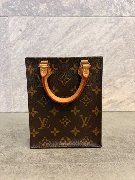 プティットサックプラ（ブランドバッグ）の商品画像 - 査定依頼日：2025年11月11日 - 最高査定価格：143,000円