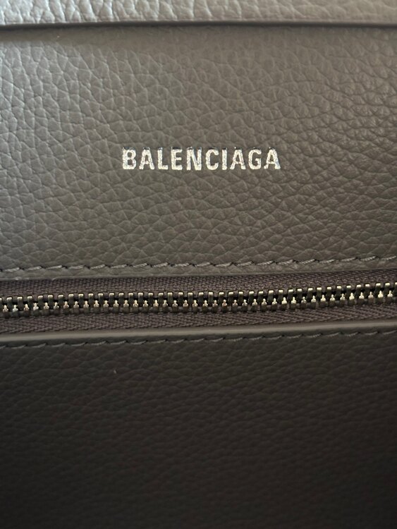 バレンシアガ  （ブランドバッグ）の商品画像 - 査定依頼日：2025年5月23日 - 最高査定価格：70,000円