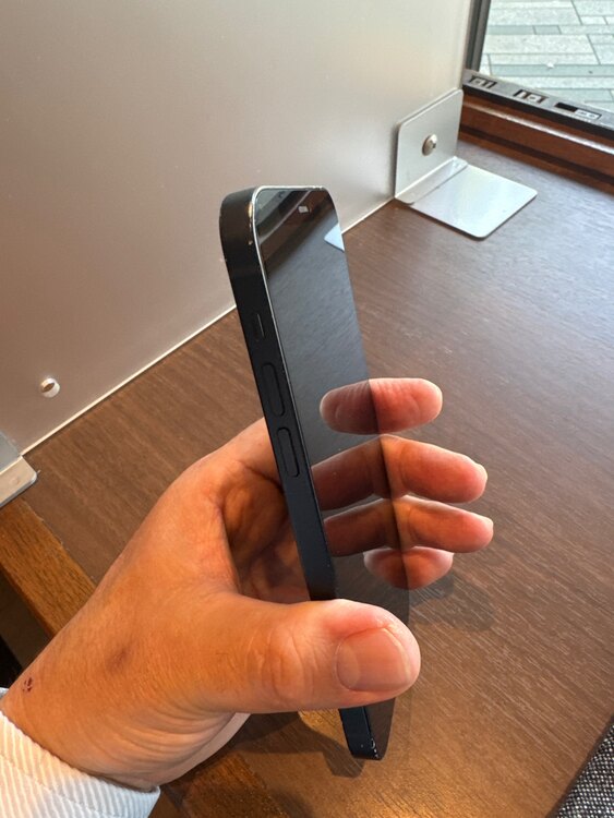 アイフォン12 （スマホ）の商品画像 - 査定依頼日：2025年4月16日 - 最高査定価格：20,000円