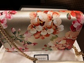 GUCCI GGブルームス メタリックレザー チェーンウォレットバッグ（ブランドバッグ）の商品画像 - 査定依頼日：2026年9月24日 - 最高査定価格：60,000円