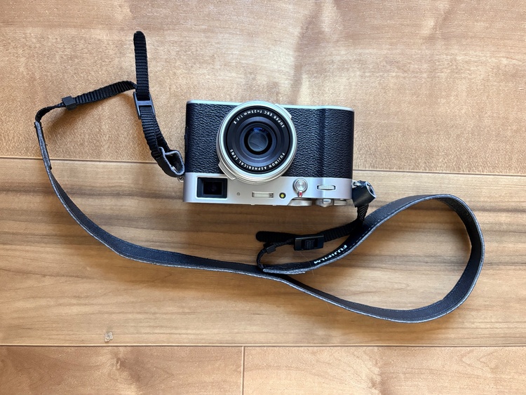 X100Vシルバー（カメラ）の商品画像 - 査定依頼日：2026年8月17日 - 最高査定価格：195,000円