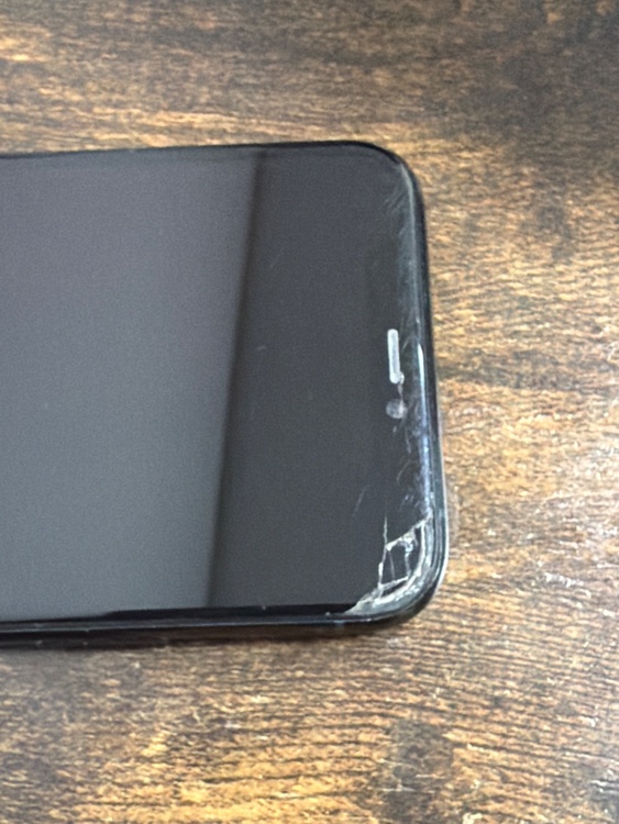 iPhone iPhone11 Pro 256GB au（スマホ）の商品画像 - 査定依頼日：2026年8月25日 - 最高査定価格：14,000円