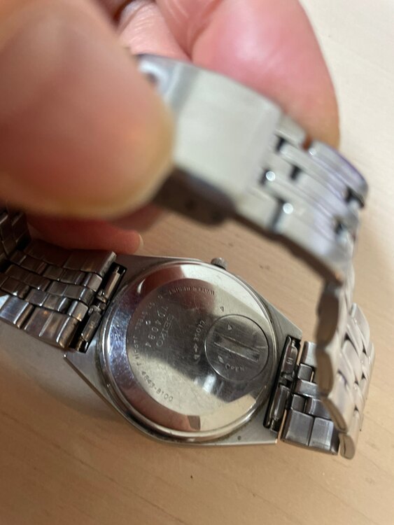 704084（高級時計）の商品画像 - 査定依頼日：2025年1月25日 - 最高査定価格：12,000円