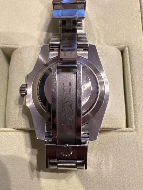 ロレックス サブマリーナー 116610Lv（高級時計）の商品画像 - 査定依頼日：2025年8月21日 - 最高査定価格：2,650,000円