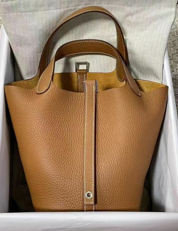 《ピコタン・ロック》 18（ブランドバッグ）の商品画像 - 査定依頼日：2025年7月25日 - 最高査定価格：600,000円