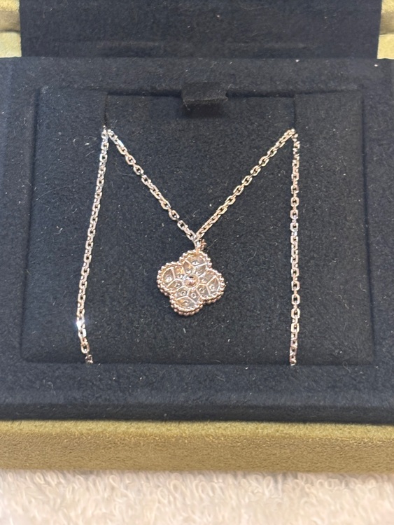 ヴァンクリーフ＆アーペル ネックレス スウィートアルハンブラペンダントダイヤWG（金・貴金属）の商品画像 - 査定依頼日：2025年11月24日 - 最高査定価格：380,000円