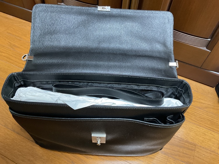 フェラガモ  （ブランドバッグ）の商品画像 - 査定依頼日：2025年8月7日 - 最高査定価格：5,000円