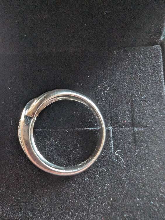 プラチナ　ダイヤ　リング（金・貴金属）の商品画像 - 査定依頼日：2025年5月28日 - 最高査定価格：300,000円