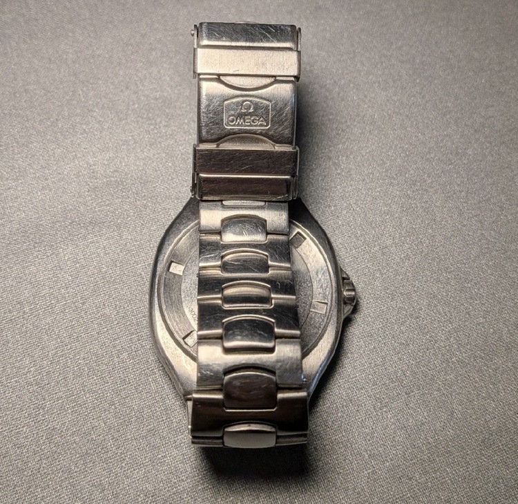 シーマスタープロフェッショナル200（高級時計）の商品画像 - 査定依頼日：2026年2月12日 - 最高査定価格：90,000円