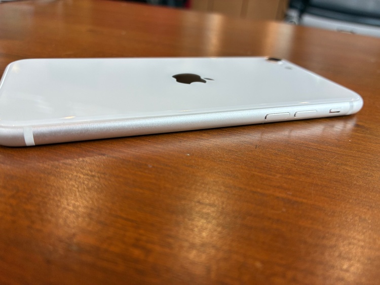 iPhone iPhone SE (第 3 世代) 64GB SIMフリー（スマホ）の商品画像 - 査定依頼日：2026年9月16日 - 最高査定価格：100,000円