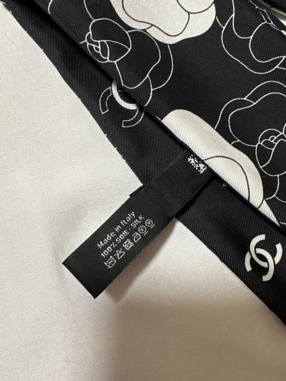 シャネル　A3613076　ツイリー　ココマーク　カメリア　シルク　スカーフ（ブランド財布・小物）の商品画像 - 査定依頼日：2026年8月20日 - 最高査定価格：100,000円