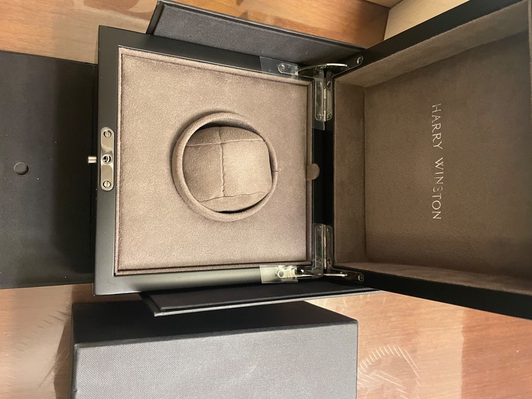 ハリーウィンストン HWミッドナイト MIDQHM39ww00（高級時計）の商品画像 - 査定依頼日：2025年10月29日 - 最高査定価格：620,000円