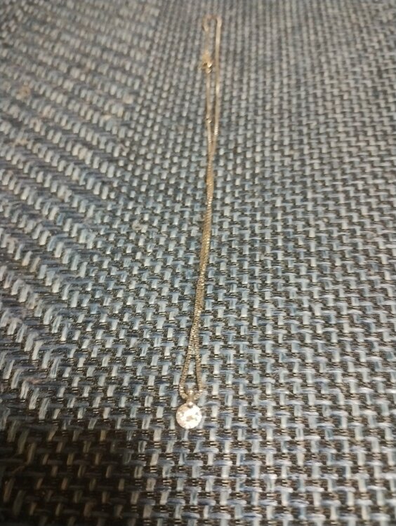 ダイヤモンドプラチナネックレス（金・貴金属）の商品画像 - 査定依頼日：2026年2月4日 - 最高査定価格：45,000円