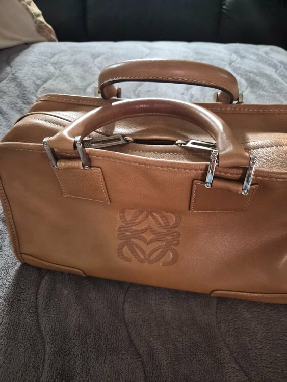 LOEWE（ブランドバッグ）の商品画像 - 査定依頼日：2026年10月15日 - 最高査定価格：25,000円