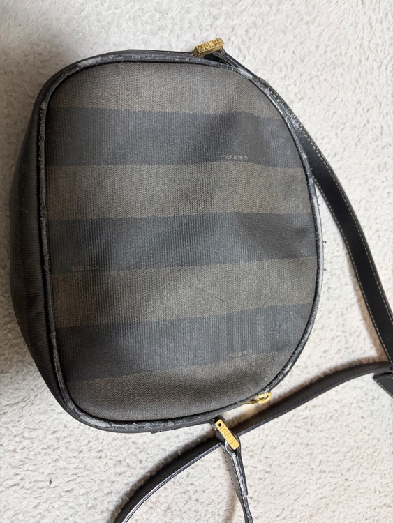 ショルダーバック（ブランドバッグ）の商品画像 - 査定依頼日：2026年2月22日 - 最高査定価格：20,000円