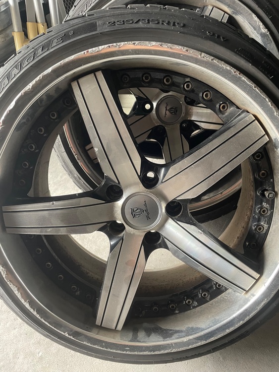 タイヤ（カー用品）の商品画像 - 査定依頼日：2025年9月8日 - 最高査定価格：35,500円