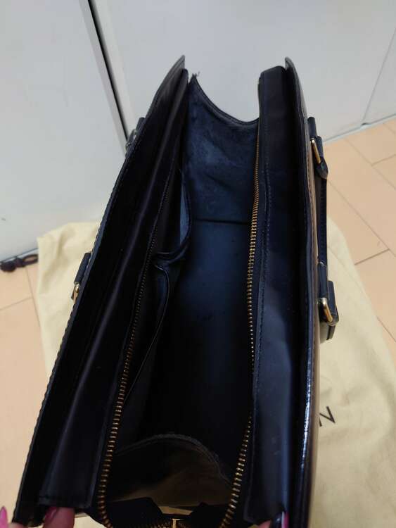 ルイヴィトン エピ （ブランドバッグ）の商品画像 - 査定依頼日：2025年2月7日 - 最高査定価格：12,000円