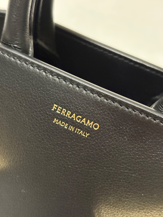 215975 768853（ブランドバッグ）の商品画像 - 査定依頼日：2026年4月6日 - 最高査定価格：115,000円