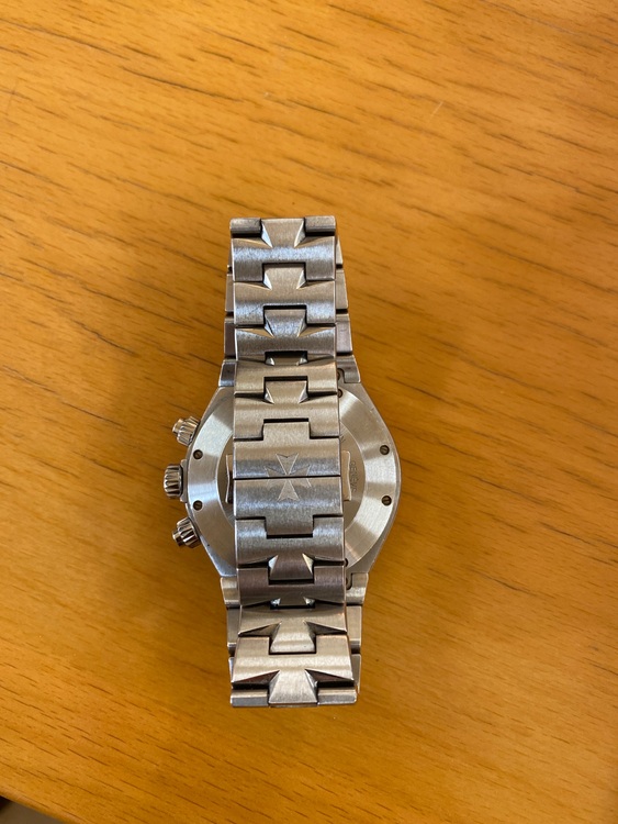 ヴァシュロン コンスタンタン オーヴァーシーズ 49150b01a-909（高級時計）の商品画像 - 査定依頼日：2025年11月17日 - 最高査定価格：2,350,000円