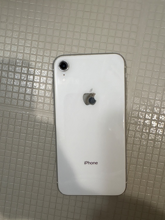 モデル番号　MT032J/A（スマホ）の商品画像 - 査定依頼日：2026年6月3日 - 最高査定価格：4,000円