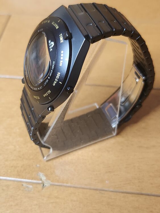 ジウジアーロ　デジタル　復刻モデル　（高級時計）の商品画像 - 査定依頼日：2025年9月2日 - 最高査定価格：15,000円