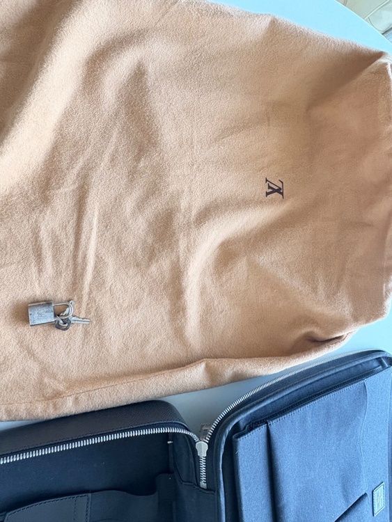 ルイヴィトン タイガ （ブランドバッグ）の商品画像 - 査定依頼日：2026年2月28日 - 最高査定価格：55,000円