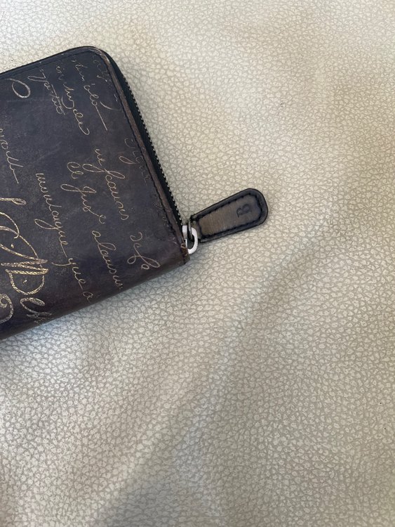 ベルルッティ　長財布　金銀Wパティーヌ（ブランド財布・小物）の商品画像 - 査定依頼日：2023年9月13日 - 最高査定価格：10,000円