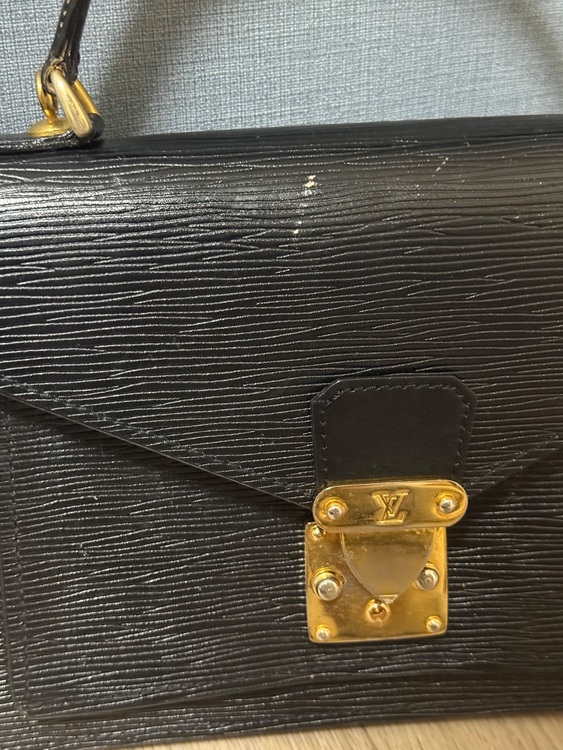 ルイヴィトン エピ （ブランドバッグ）の商品画像 - 査定依頼日：2025年10月21日 - 最高査定価格：20,000円