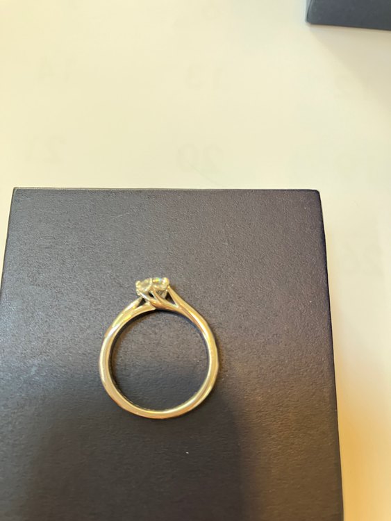 ダイヤモンドシライシ　婚約指輪　結婚指輪（金・貴金属）の商品画像 - 査定依頼日：2023年2月1日 - 最高査定価格：38,000円