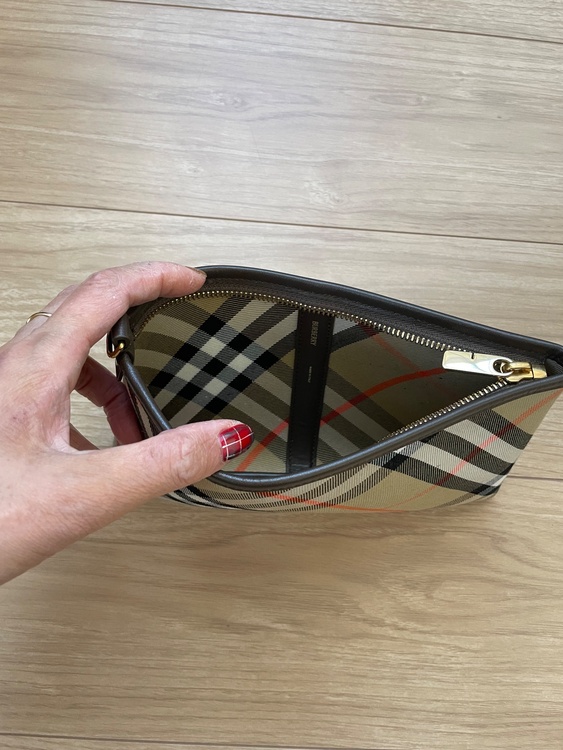 BURBERRY バッグ（ブランドバッグ）の商品画像 - 査定依頼日：2025年12月7日 - 最高査定価格：22,000円