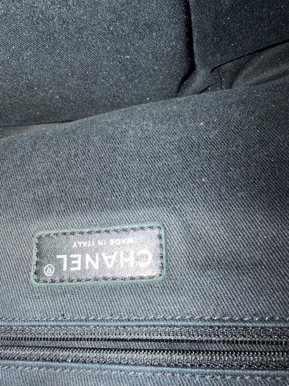 チェーン付き黒いバック（ブランドバッグ）の商品画像 - 査定依頼日：2026年5月27日 - 最高査定価格：130,000円