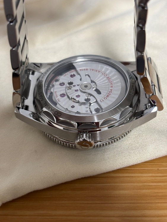 シーマスター300マスタークロノメーター234.30.41.21.03.001（高級時計）の商品画像 - 査定依頼日：2025年8月3日 - 最高査定価格：620,000円