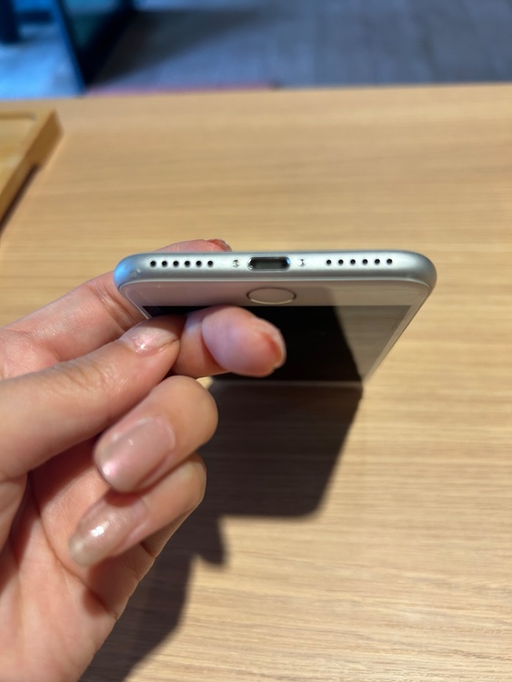 iPhone8（スマホ）の商品画像 - 査定依頼日：2026年6月20日 - 最高査定価格：6,000円