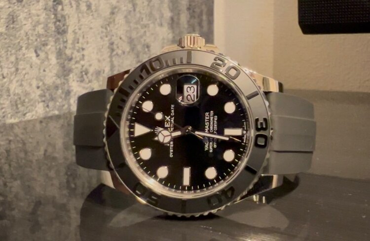 ロレックス ヨットマスター 22665（高級時計）の商品画像 - 査定依頼日：2025年5月8日 - 最高査定価格：3,800,000円