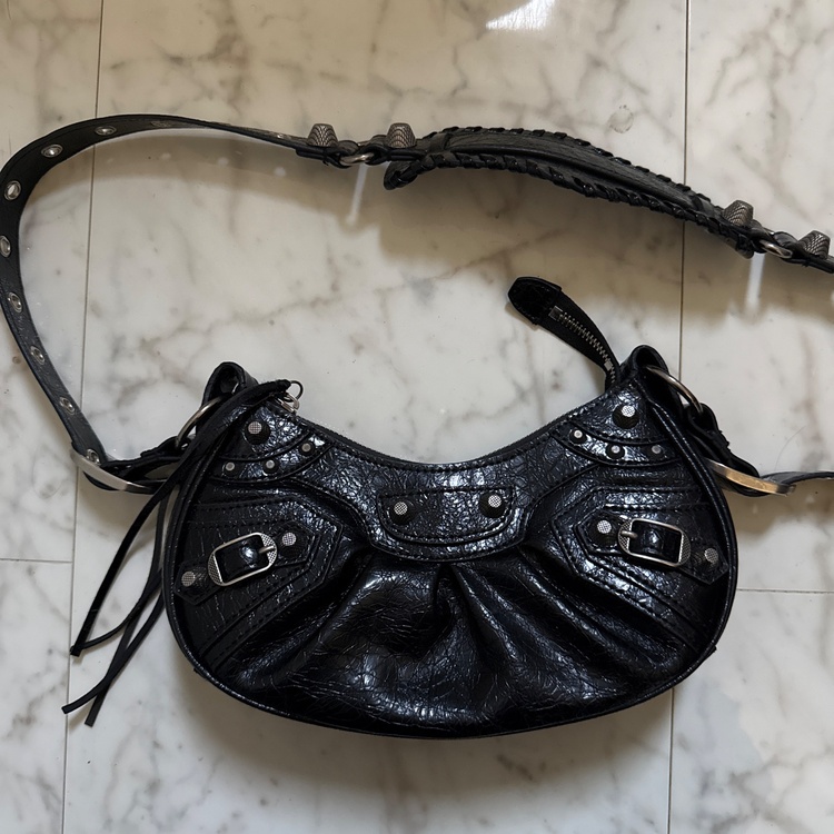 バレンシアガ  （ブランドバッグ）の商品画像 - 査定依頼日：2025年12月16日 - 最高査定価格：65,000円